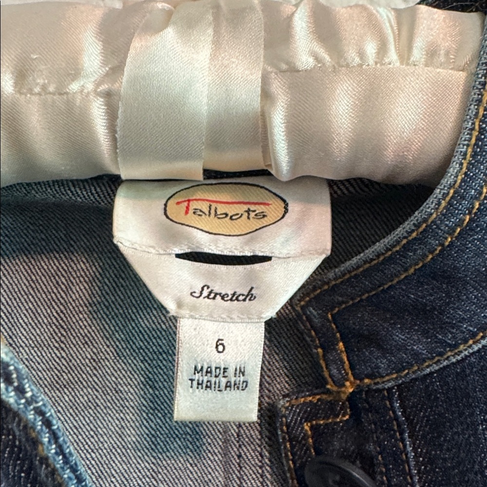 TALBOTS WOMENS DENIM JEAN JACKET SIZE 6 TAPERED FITTED COLLARLESS BUTTON BLUE - Picture 4 of 12
